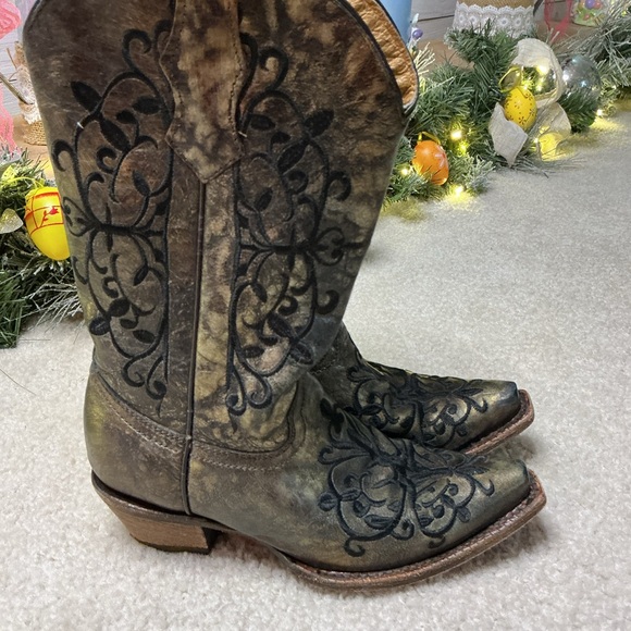 Corral Metallic Gold and Black Embroidered Boots - Picture 3 of 7